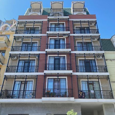 Barney'S Apartment باتومي المظهر الخارجي الصورة